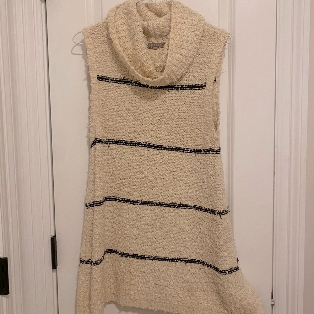 Sleeveless Collard Striped Sweater. Flare bottom